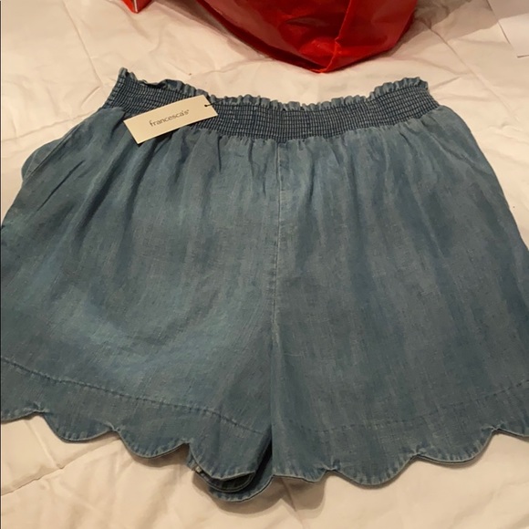 Francesca's Collections Pants - Blue scalloped shorts